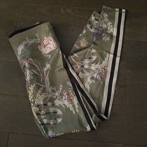 Noli Green Leggings with Floral and Snake Pattern